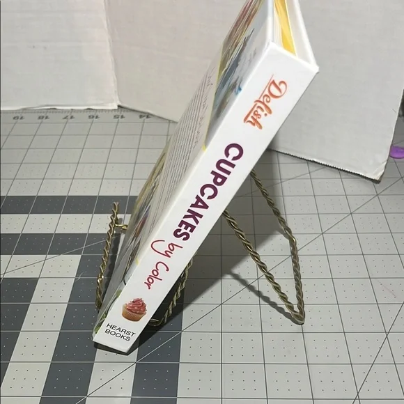 Delish Cupcakes by Color Book - Picture 3 of 8